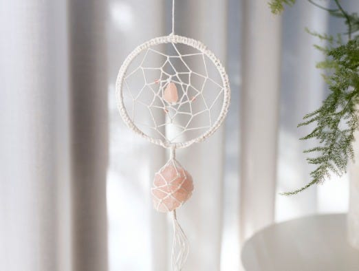 Drømmefanger lavet af macrame