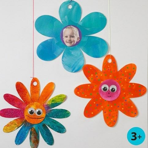 Søde blomster malet med skole- og glittermaling