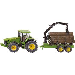 John Deere Traktor med Træstammer