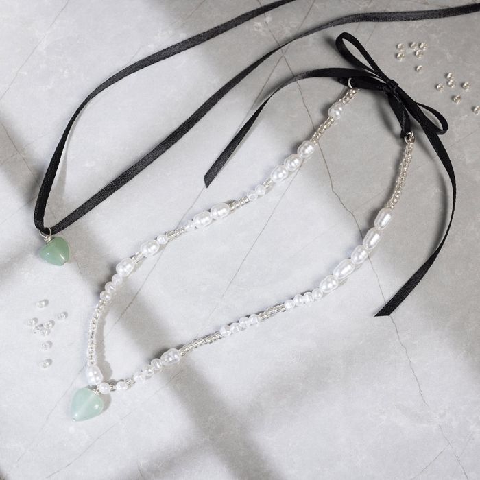 Halskæder med aventurin-hjerte og satinbånd