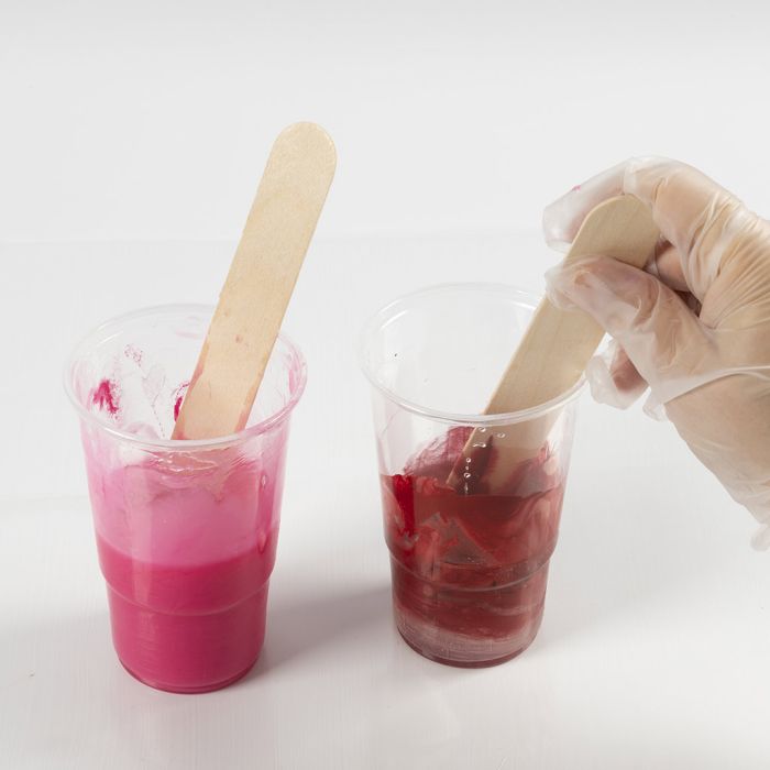 Sådan tilsætter du farve til resinen