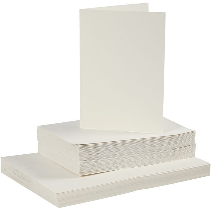 Kort og kuverter, kort str. 10,5x15 cm, kuvert str. 11,5x16,5 cm, 110+220 g, råhvid, 50 sæt/ 1 pk.