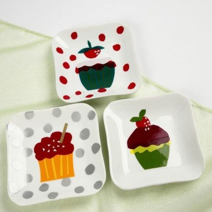 Kagetallerkner dekoreret med cupcakes