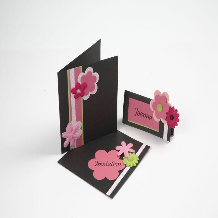 Fest serie i sort med filtblomster