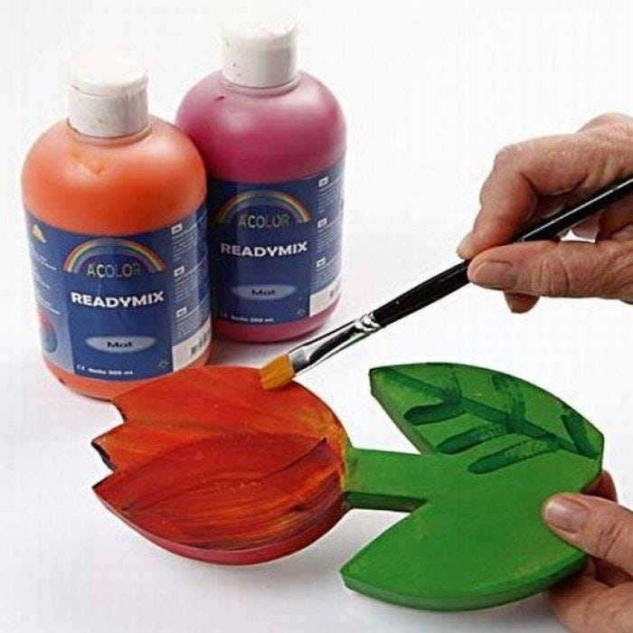 Malede, stående blomster af papmache