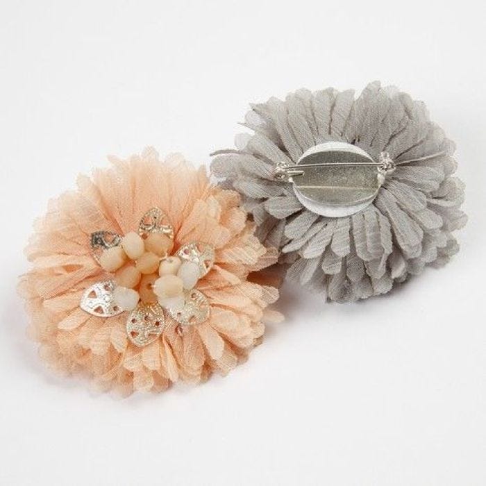 Nellikebroche