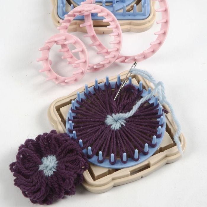 Blomst i garn, lavet på Flower Loom