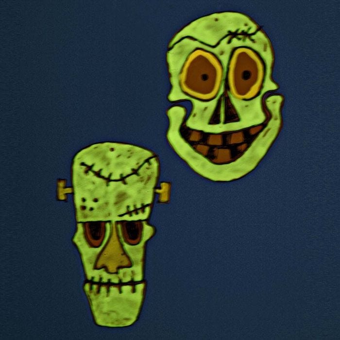 Frankensteins monster og kranium ophæng lavet af hårdfolie og selvlysende vinduesmaling