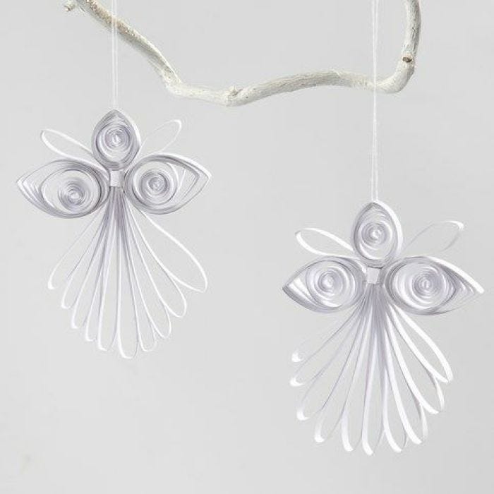 Quilling engel af hvide papirstrimler