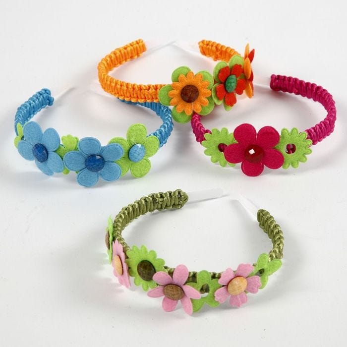 Hårbøjle med filtblomst og cabochons