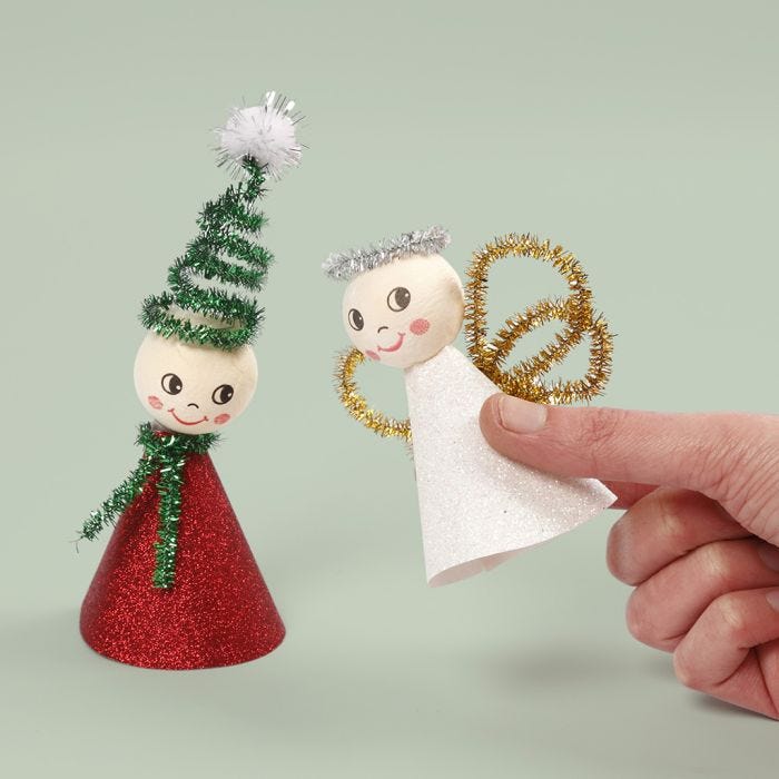 Nisse og engel af chenille og glitterpapir