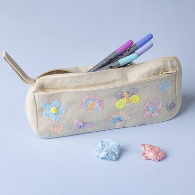 Penalhus dekoreret med glitter clay