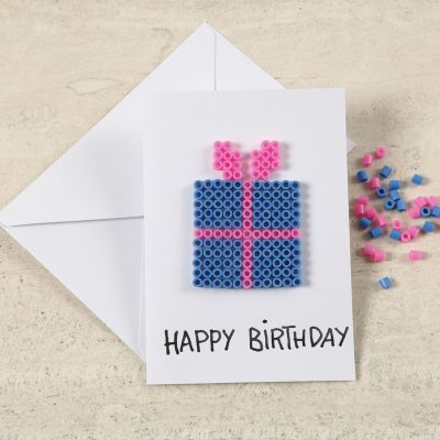 Kort pyntet med motiv af rørperler