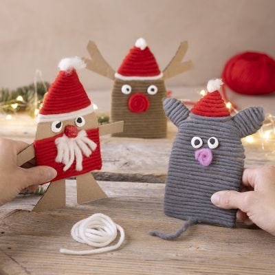 Julefigurer af papkasser og garn