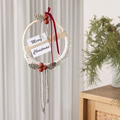 Knyttet macramé julekrans