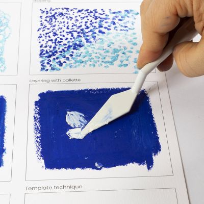 Sådan bruger du en spartel til at lave lag og struktur med oliepastel