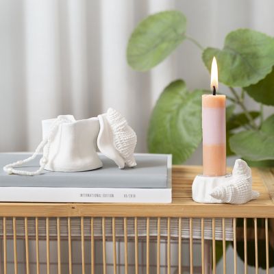 Lysestage og krukke med konkylier