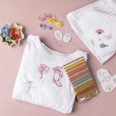 T-shirt med broderi og perler