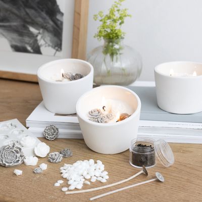 Soyalys med roser i skål