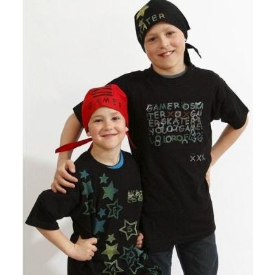 T-shirt og bandana med stempeltryk