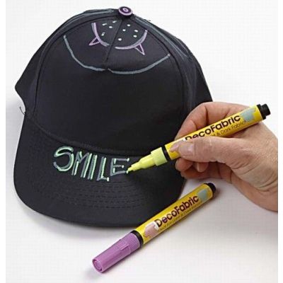 Kasketter dekoreret med Neon stoftusch