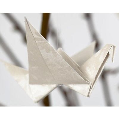Origami fugl foldet i perlemorspapir
