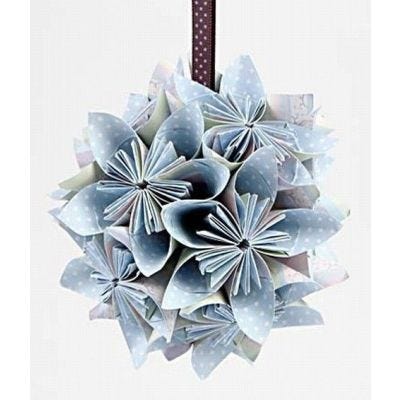Blomsterkugle foldet af papir