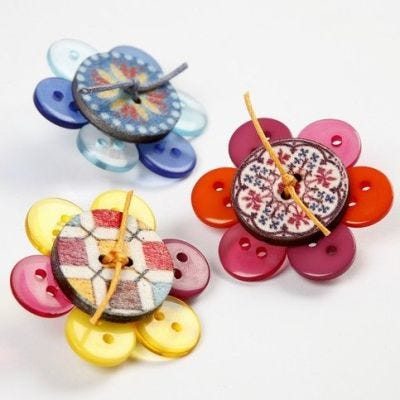 Broche med knapper