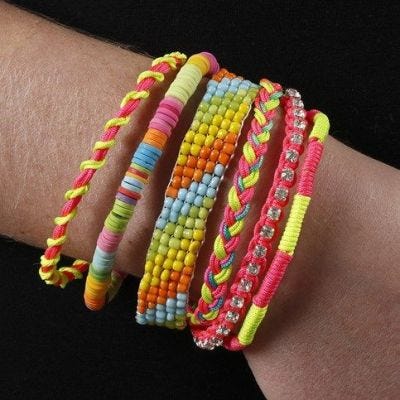 Mange armbånd i ét - samlet i klemme-endestykke
