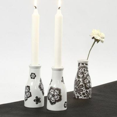 Vase af hvidt porcelæn med decoupagepapir fra Vivi Gade