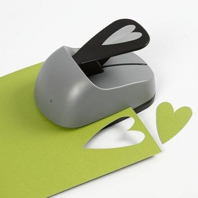 Indbydelse og menukort i hvid med grønt hjerte