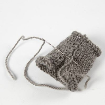 Strikket og valket kugle til pynt