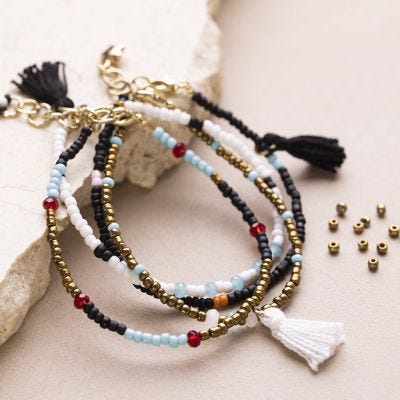 Armbånd af rocaiperler