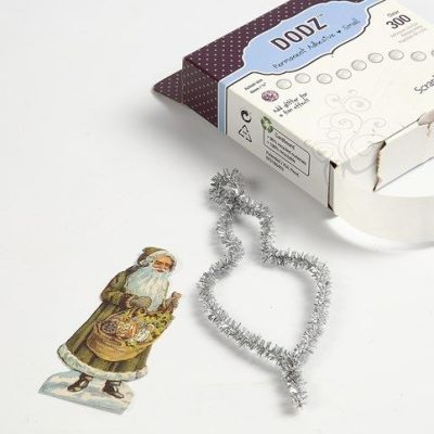 Julepynt af chenille og glansbilleder med julemænd