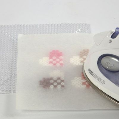 Manillamærke pyntet med hjerte af rørperler