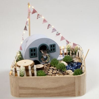 Miniature campingplads i bakke