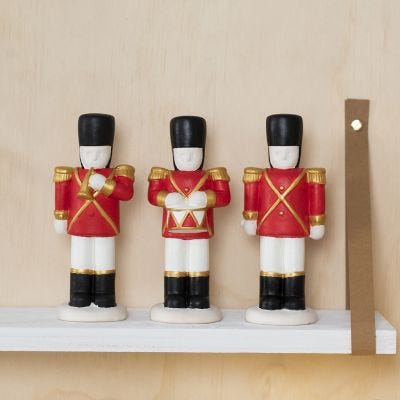 Nøddeknækker i terrakotta dekoreret med hobbymaling
