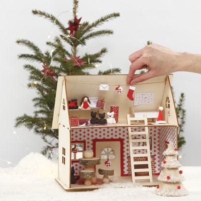 Julemandens hus med sne og tilbehør af Silk Clay