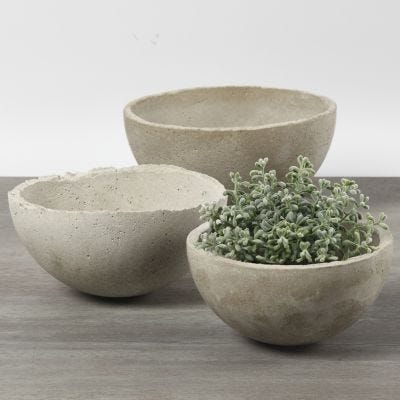 Skåle af beton støbt i plaststøbeforme