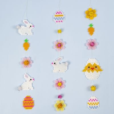 Påskeguirlande af rørperler med påskeharer