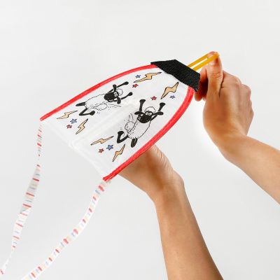 F for Får drageflyver farvelagt med tekstiltusch