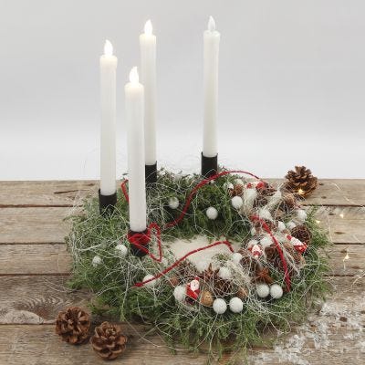 Adventskrans med naturpynt og LED lys