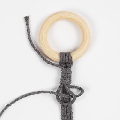 Sådan knytter du en macramé omvikling (Gathering Knot)