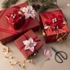 Gaveindpakning med julestjerne i crepepapir