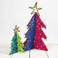 Juletræer af filt dekoreret med pailletter og chenille stjerne