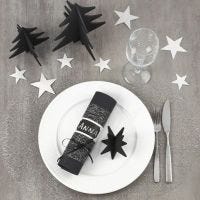Juleborddækning med bordpynt i sort og sølv