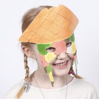 Tuschmalet maske af karton