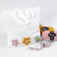 Mulepose pyntet med blomster lavet af tubestrik
