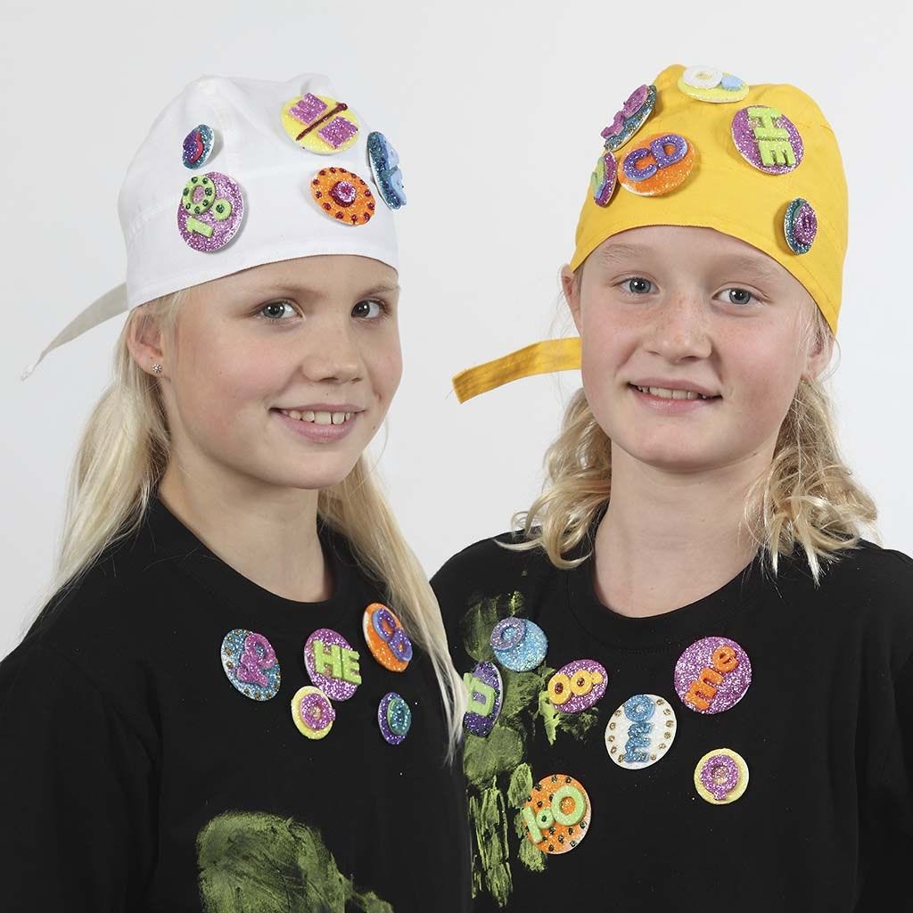 Hjemmelavede badges med glittereffekt
