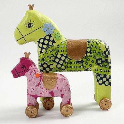 Decoupage på papfigurer med lakeret overflade